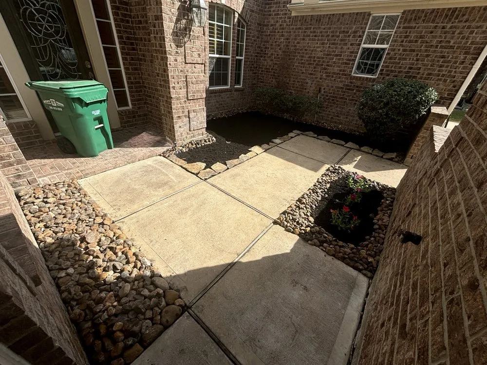 Reliable garden landscaping in Houston, TX by Corona Landscaping