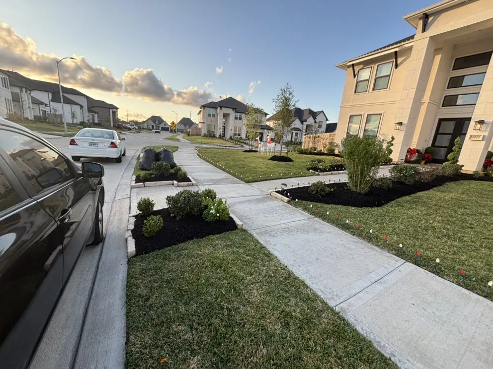 Top-rated lawn mowing service experts serving Houston, TX - Corona Landscaping