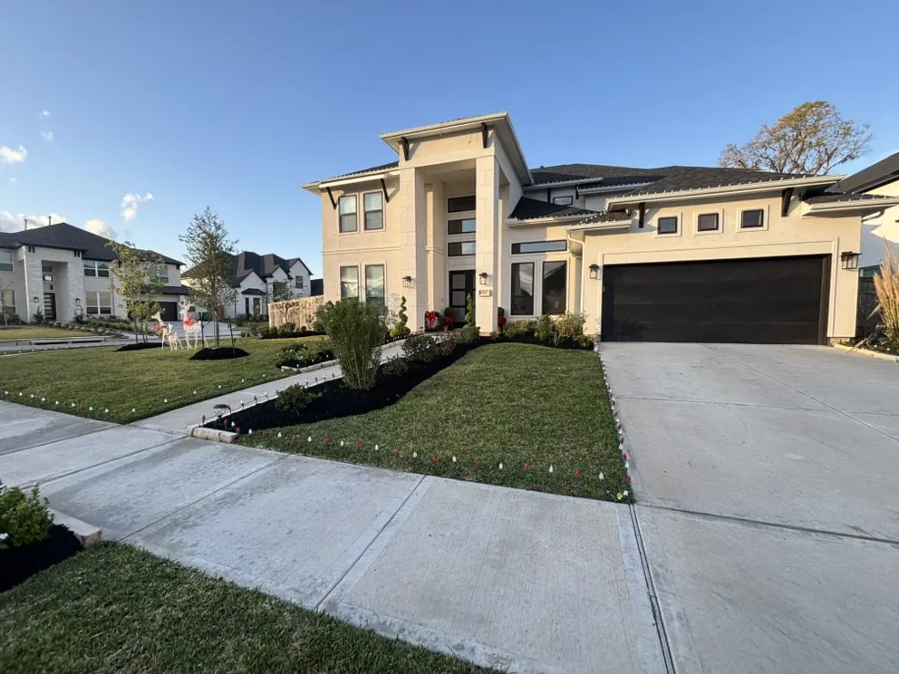 Expert yard maintenance with custom design in Houston, TX by Corona Landscaping