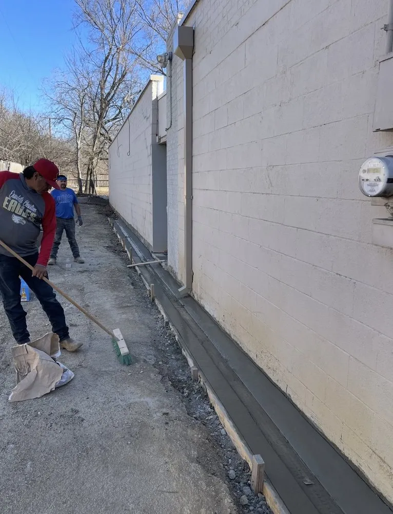 Reliable lawn mowing service in Grand Prairie, TX by Coronado Contractors & Landscaping