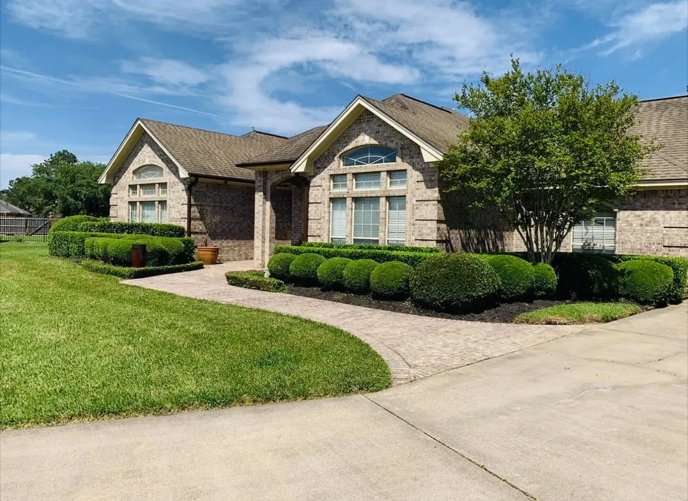 Affordable lawn mowing service in Beaumont, TX by Corona’s Landscaping