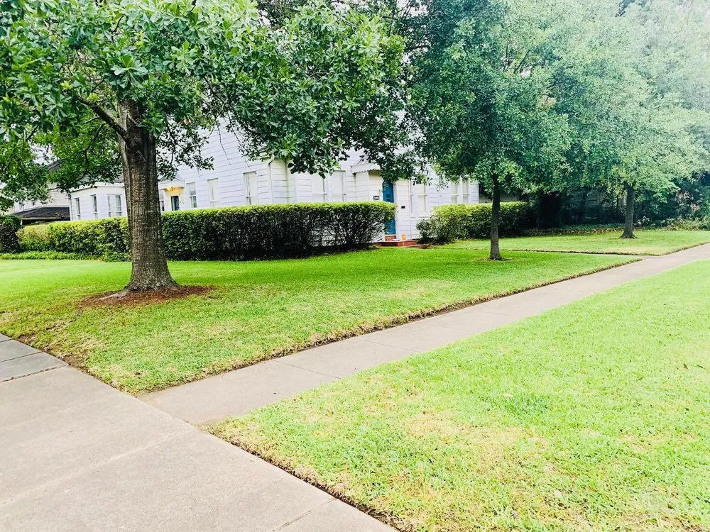 Reliable residential landscaping in Beaumont, TX by Corona’s Landscaping