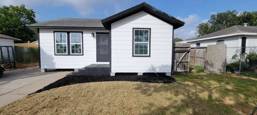 Professional lawn mowing service in Corpus Christi, TX - Corpus Christi Grasshoppers