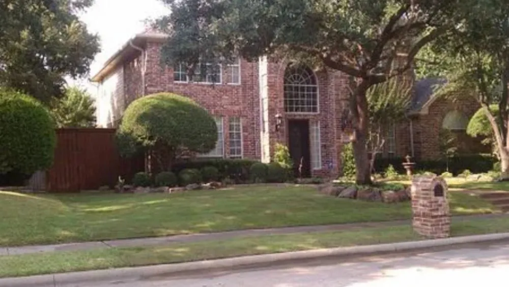 Reliable lawn mowing service for year-round maintenance in Mont Belvieu, TX by Cortez Complete Lawn Care