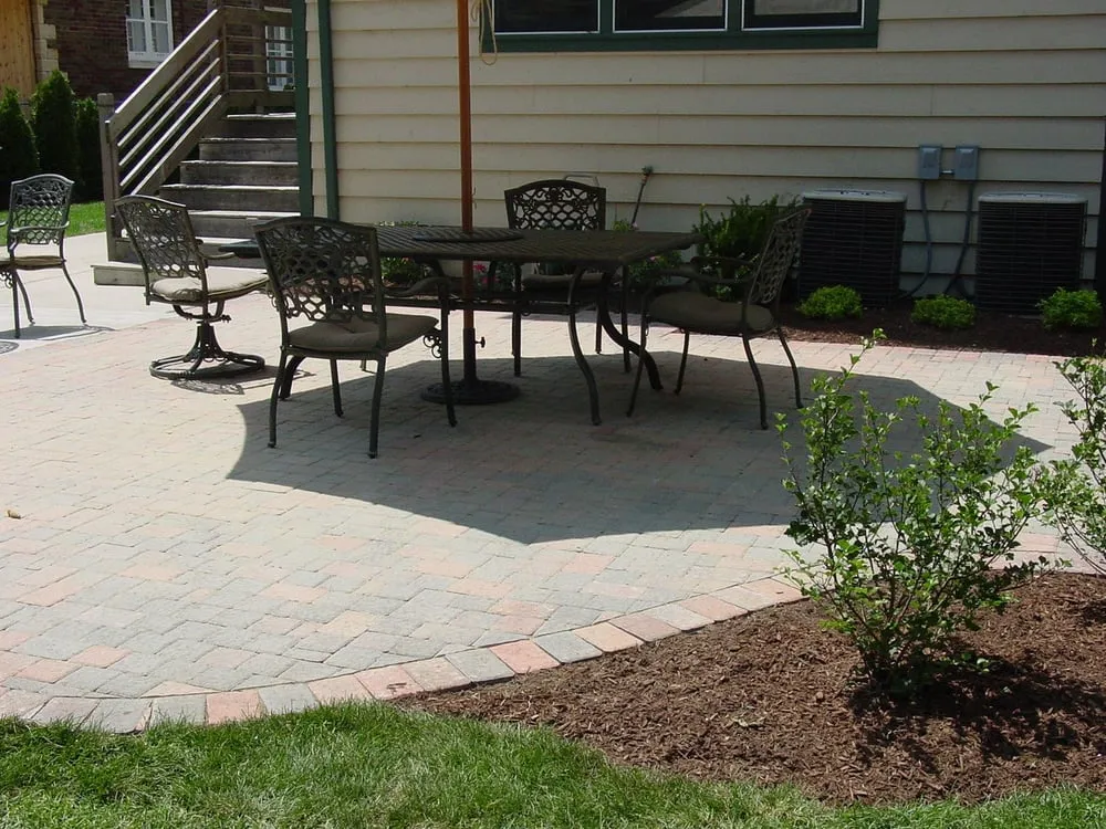 Custom lawn care service in Alsip, IL by Cosme Landscape Maintenance