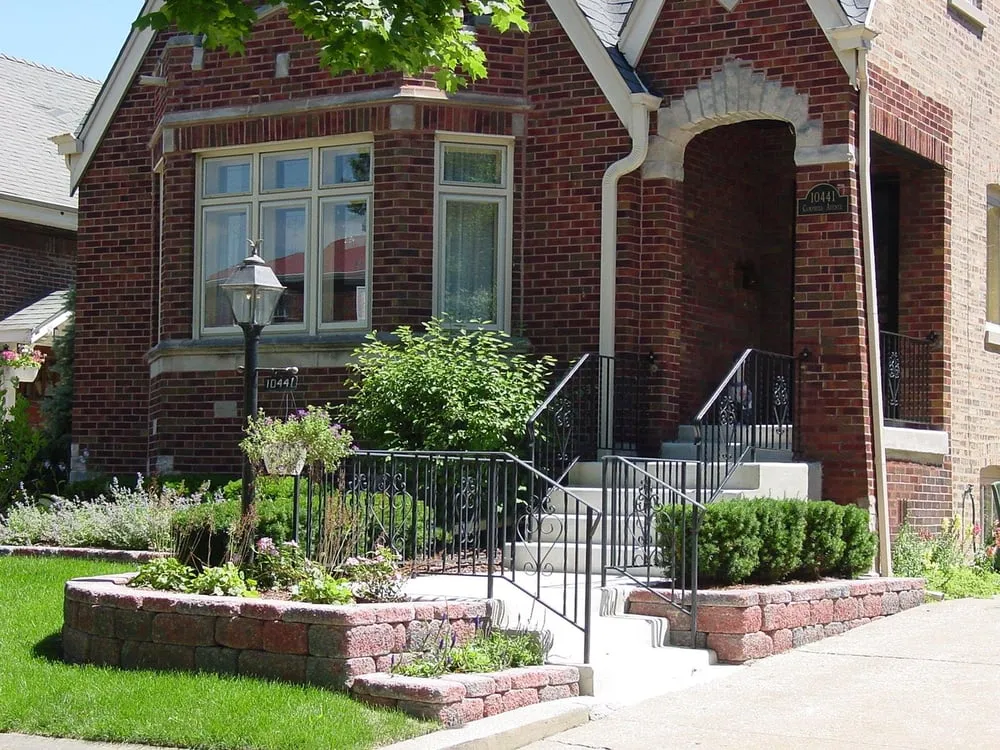 Top-rated lawn mowing service in Alsip, IL - Cosme Landscape Maintenance