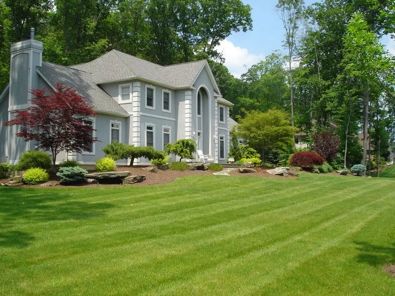 Professional yard maintenance experts serving Lilburn, GA - Cossuto Landscaping & Construction