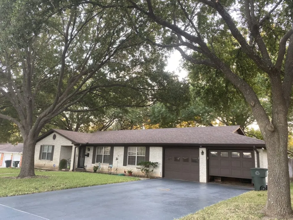 Custom garden landscaping in Belton, TX by Coufal Landscapes