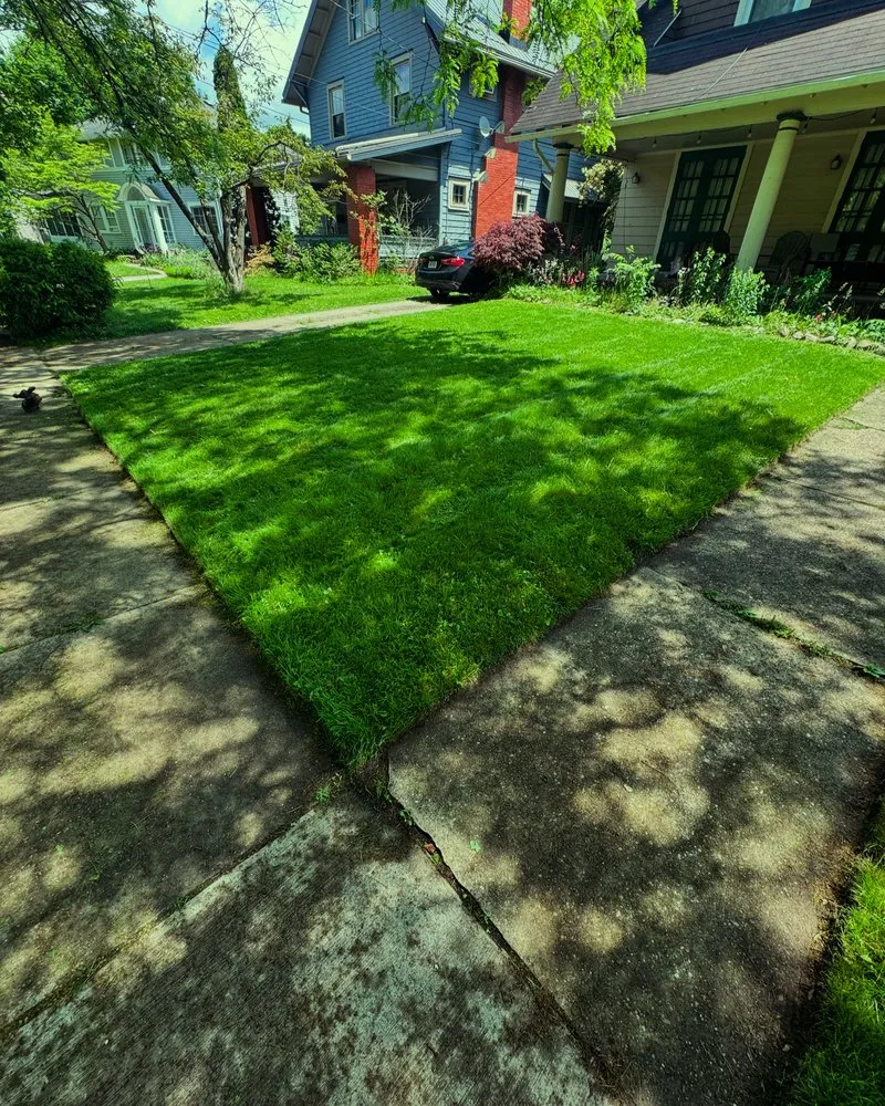 Custom lawn mowing service in Akron, OH by Coulter Lawn