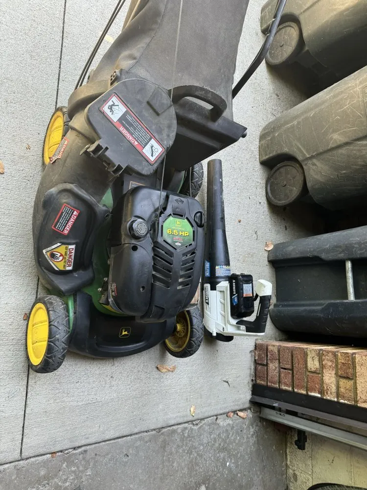 Expert yard maintenance in Akron, OH by Coulter Lawn