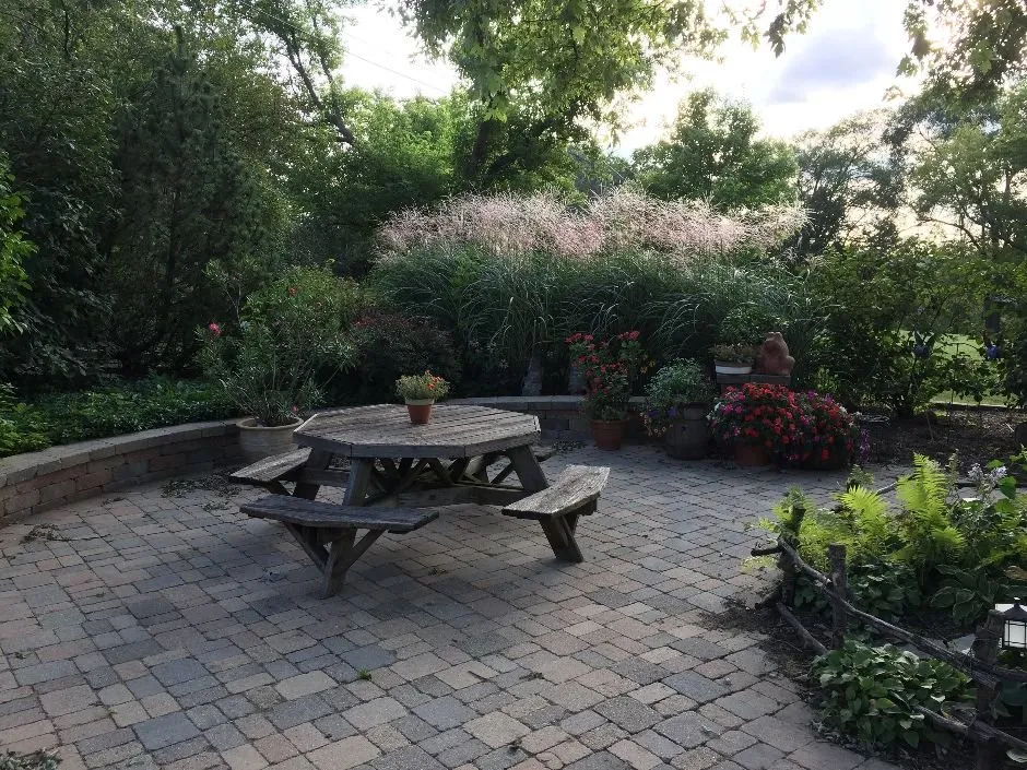 Top-rated lawn mowing service for beautiful yards in Fox Lake, IL by Country Brick Paving