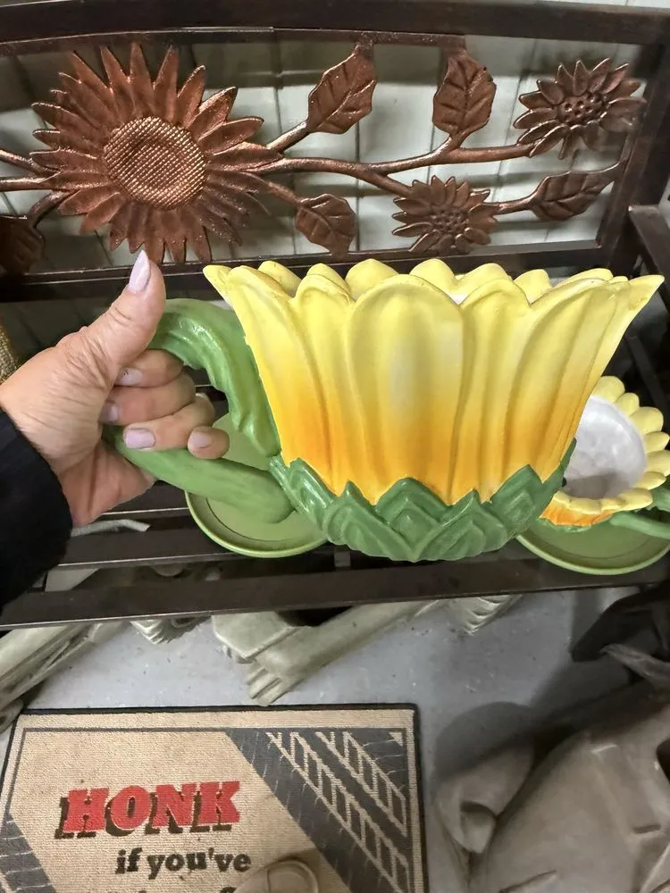 Reliable lawn care service experts serving Mundelein, IL - Country Bumpkin Garden Center