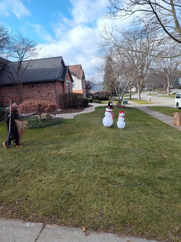 Expert yard cleanup service in Pontiac, MI - Country Cutz