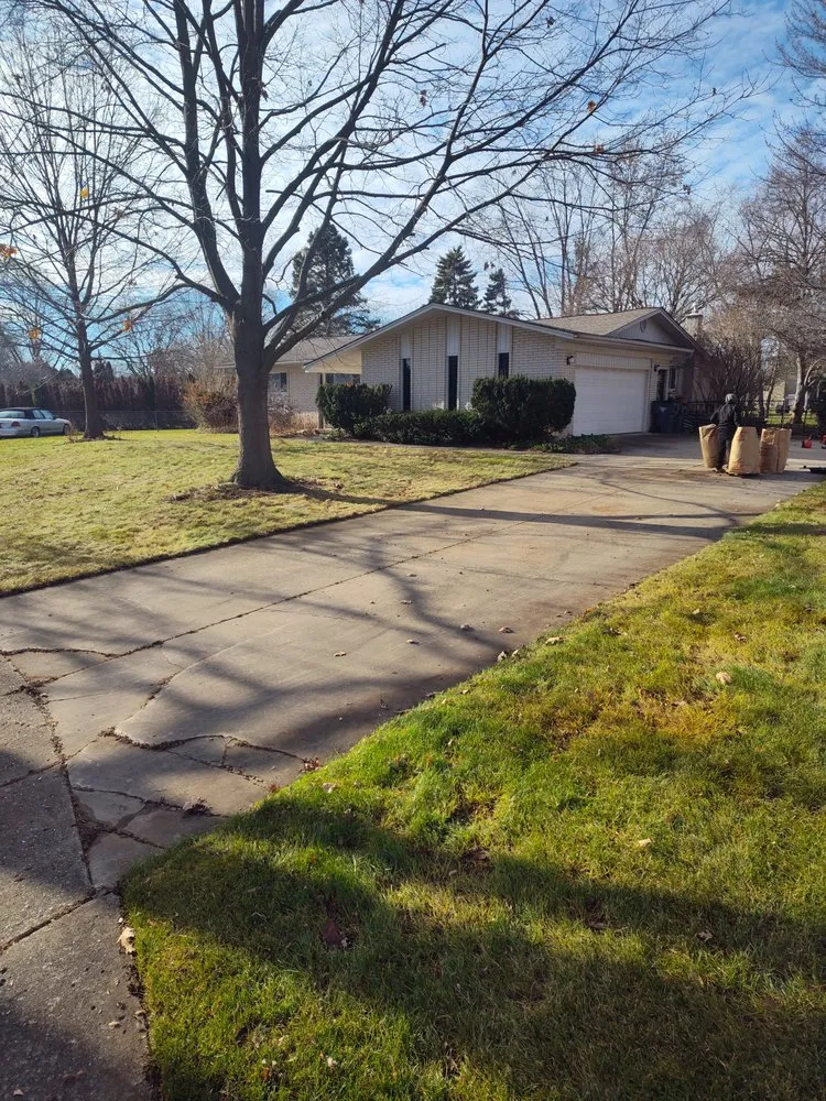 Custom landscaping services for homes across Pontiac, MI - Country Cutz