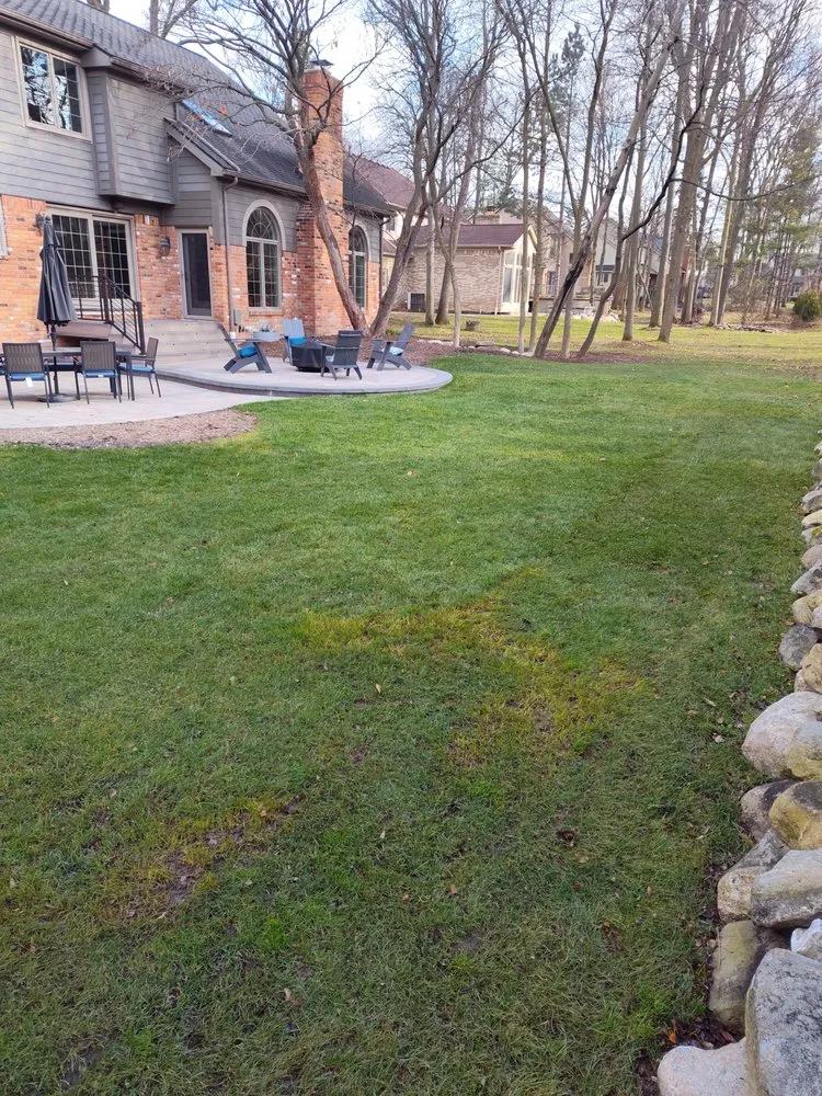 Reliable yard maintenance in Pontiac, MI by Country Cutz
