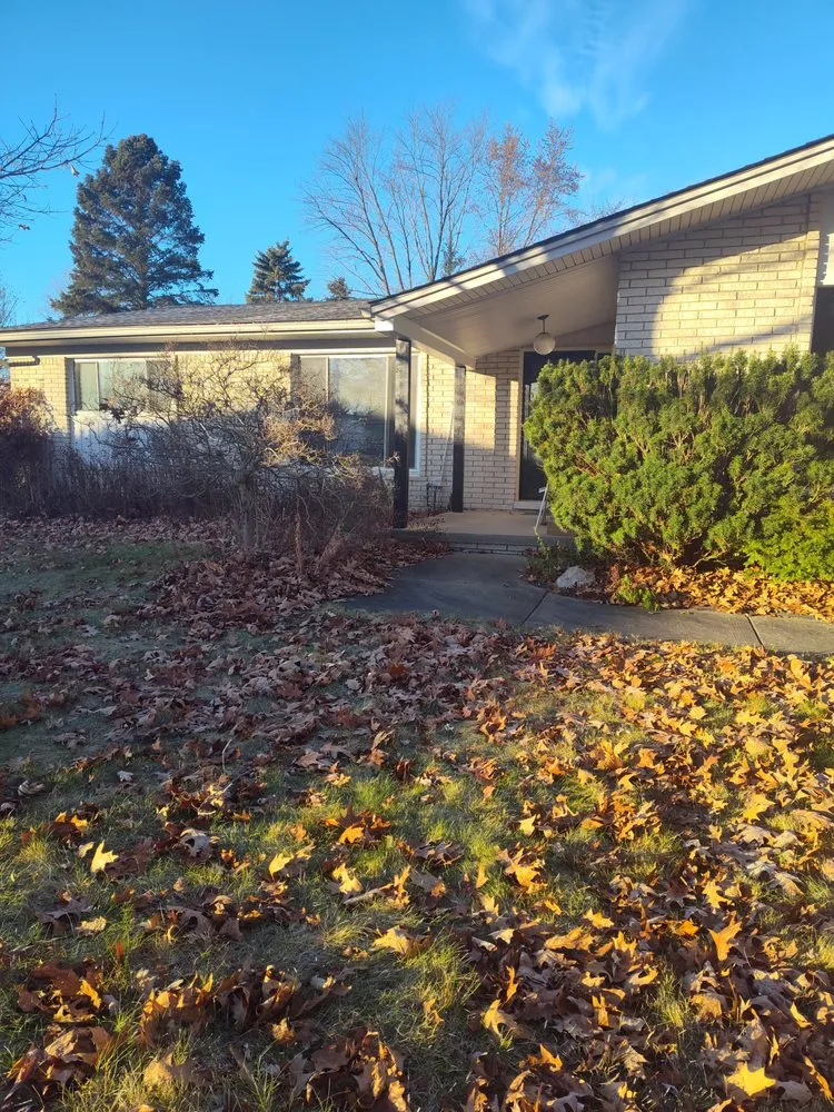 Professional yard cleanup service near you across Pontiac, MI - Country Cutz