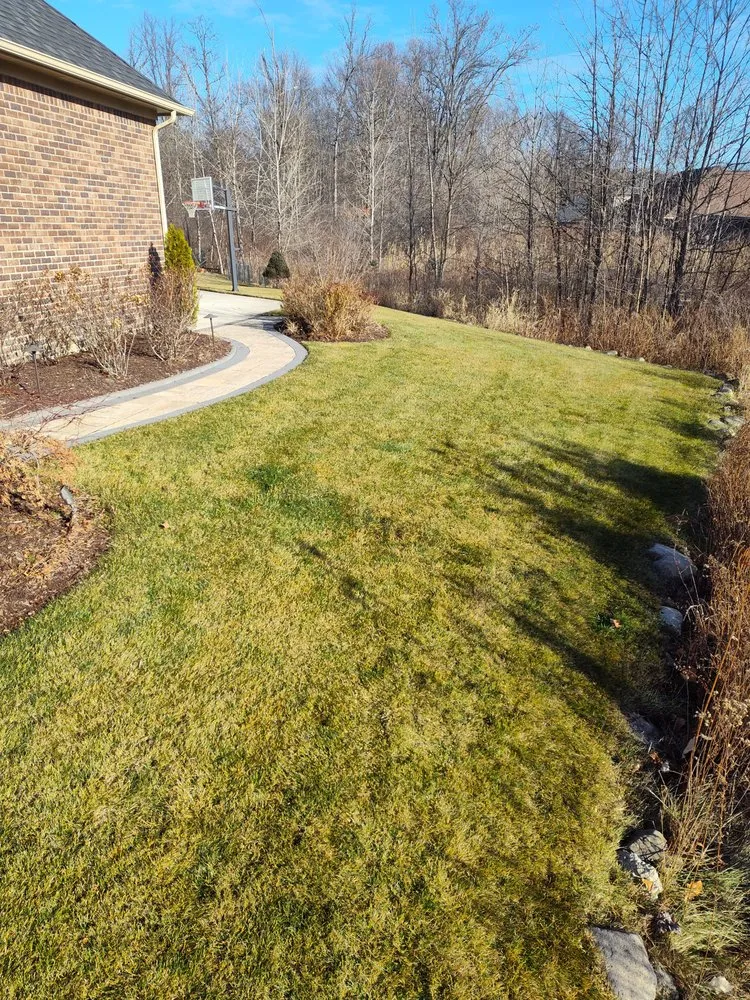 Reliable lawn mowing service in Pontiac, MI by Country Cutz