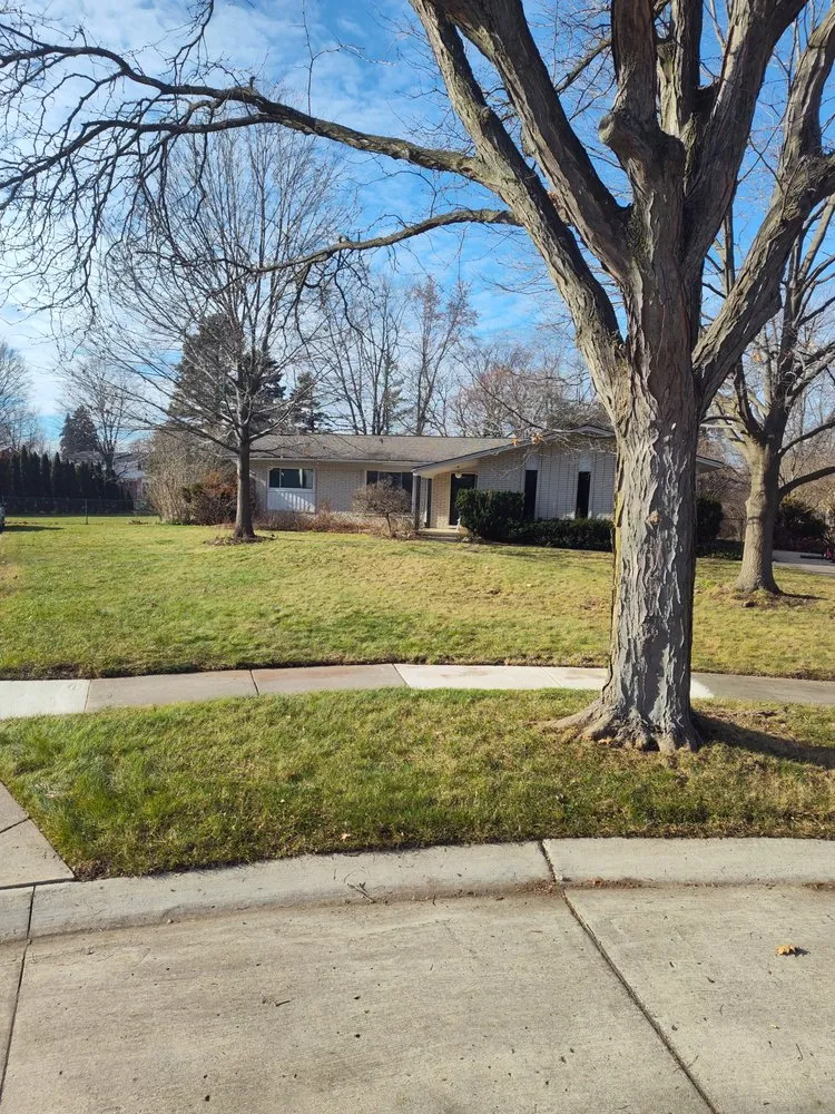 Reliable outdoor landscaping in Pontiac, MI - Country Cutz