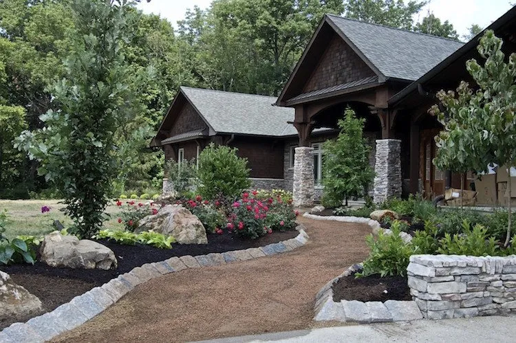 Custom lawn care service for beautiful yards across Zionsville, IN - Country Gardens Landscaping