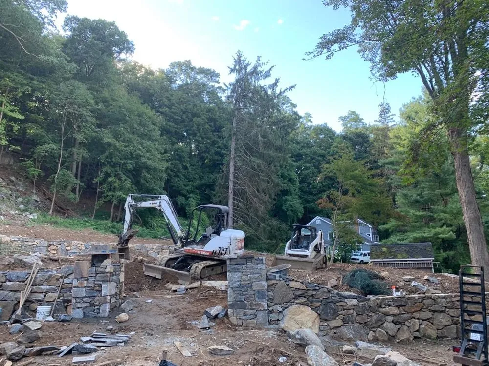 Professional yard cleanup service for beautiful yards across Greenwich, CT - Country Landscape