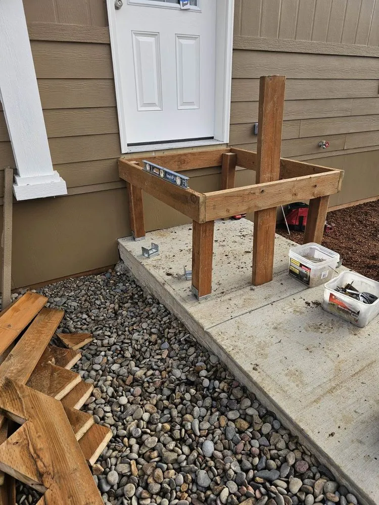 Affordable outdoor landscaping with custom design in Portland, OR by Country Landscapes & Construction