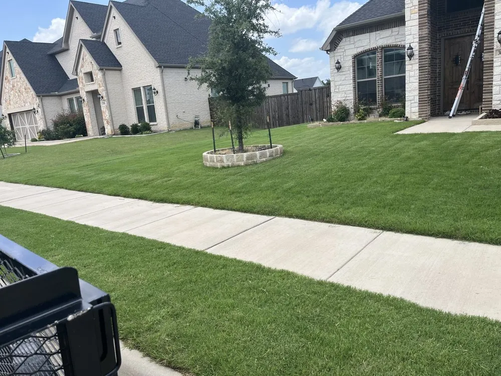 Top-rated yard maintenance in Frisco, TX by Country Landscaping & Lawns