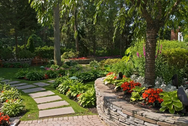 Expert landscaping services experts serving Medina, OH - Country Lawn & Landscape Service