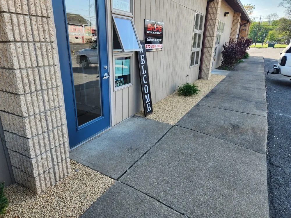 Professional yard maintenance for homes in Selinsgrove, PA by Country Lawn Care