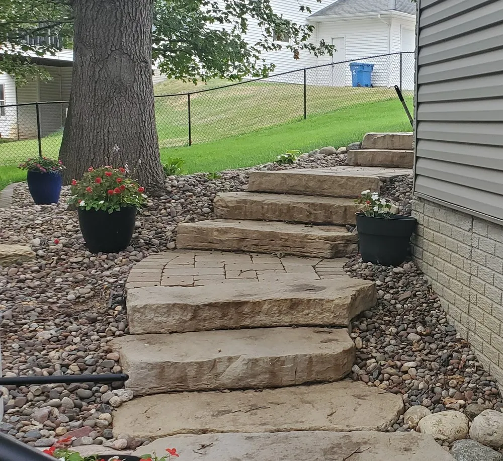 Local residential landscaping experts serving East Moline, IL - Countryman Hardscape & Landscape