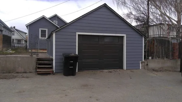 Counts Customs Construction Logo