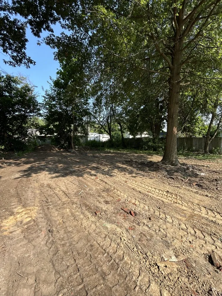 Custom yard maintenance in Utica, KY by County Line Earthworks