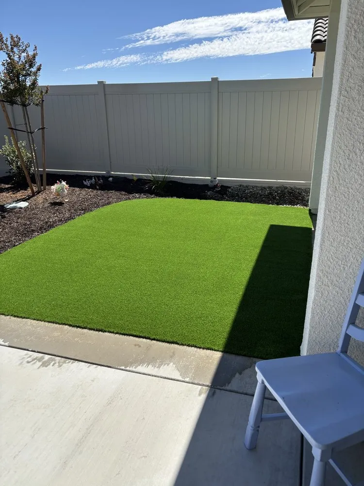 Reliable landscaping services experts serving Rancho Cordova, CA - Courtyard Landscape