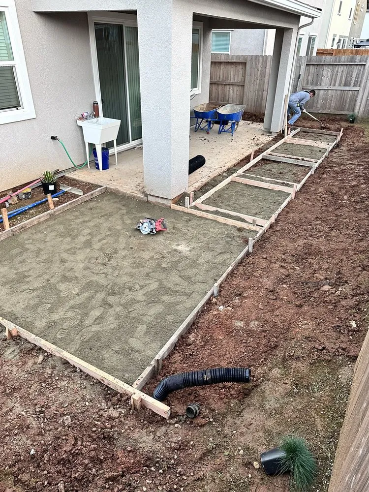 Top-rated lawn mowing service experts serving Rancho Cordova, CA - Courtyard Landscape