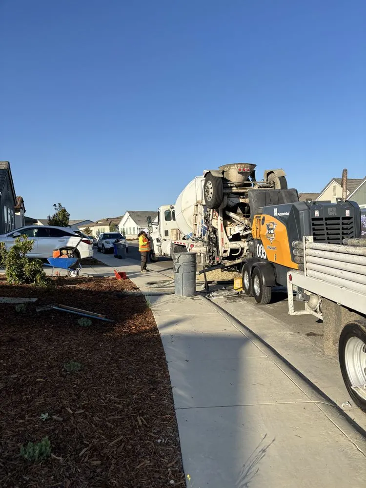 Professional yard cleanup service experts serving Rancho Cordova, CA - Courtyard Landscape