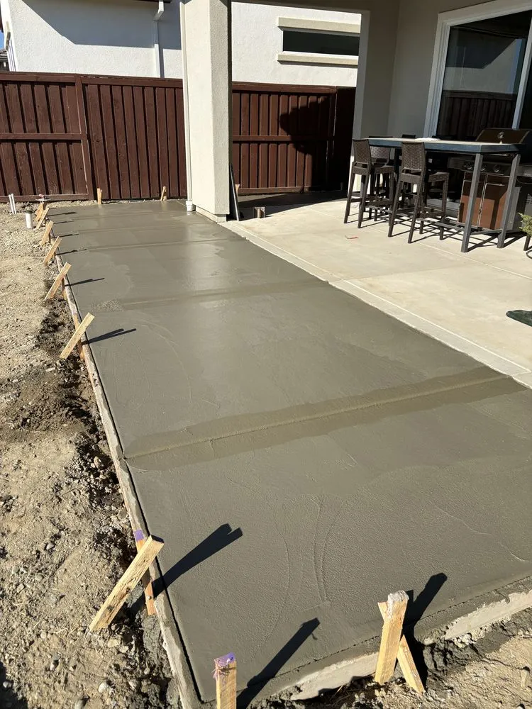 Professional yard maintenance near you across Rancho Cordova, CA - Courtyard Landscape