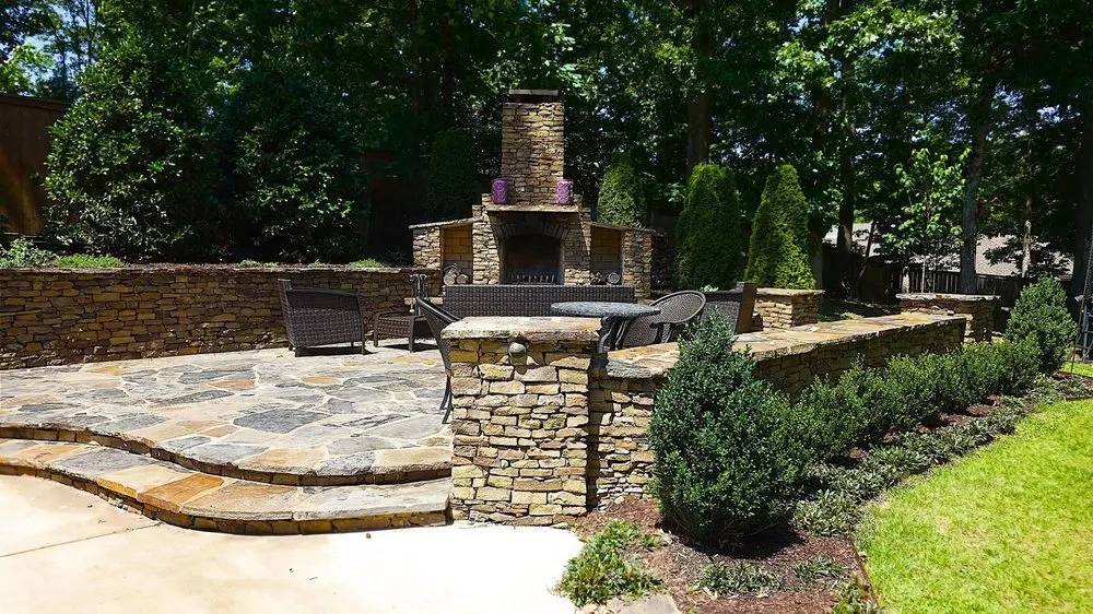 Reliable outdoor landscaping with custom design across Memphis, TN - Covenant Pool And Landscape