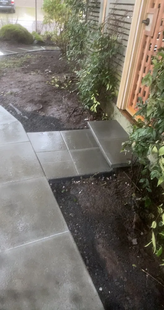 Reliable yard maintenance with custom design in Canby, OR by Covina Hills Landscaping
