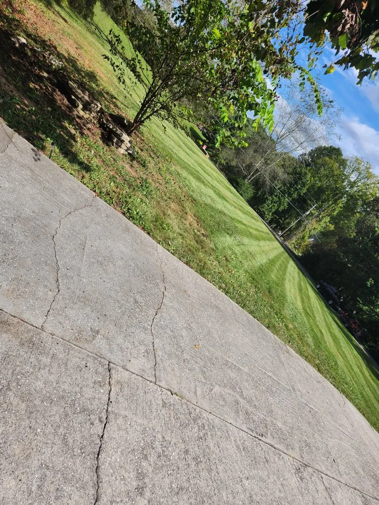 Top-rated outdoor landscaping for homes in Morristown, TN by Covington's lawncare