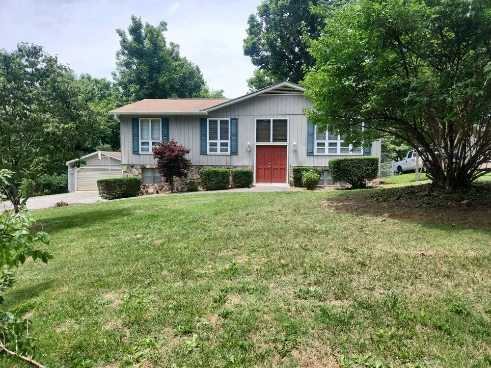 Local lawn care service in Morristown, TN by Covington's lawncare