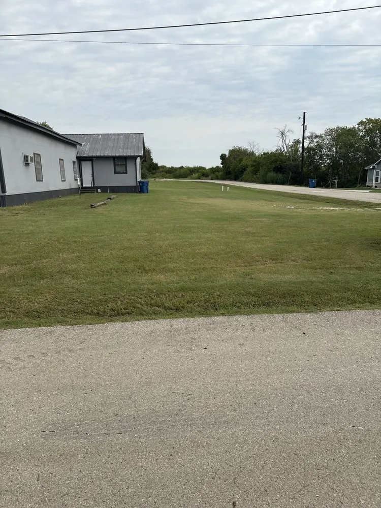 Trusted yard maintenance in Gainesville, TX by Cowboys Angels