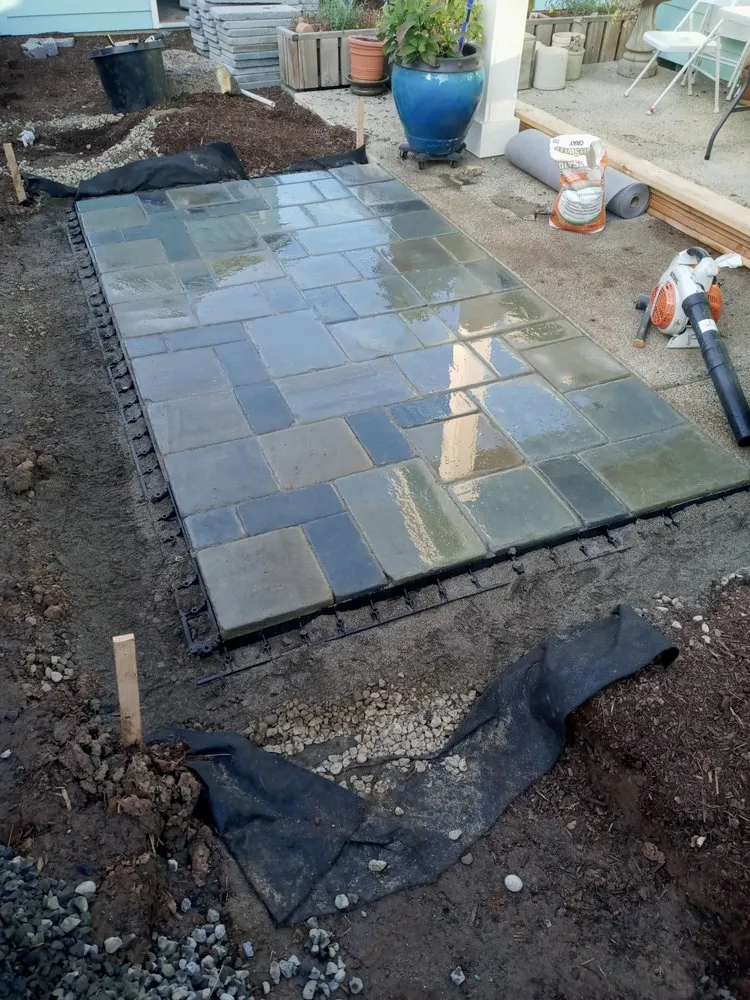 Custom lawn care service for year-round maintenance across Portland, OR - Coyote West