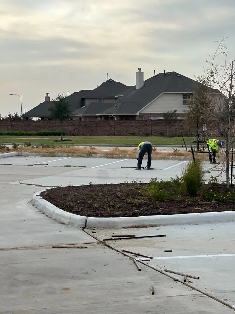 Custom outdoor landscaping in La Porte, TX - CPZ General Laborers