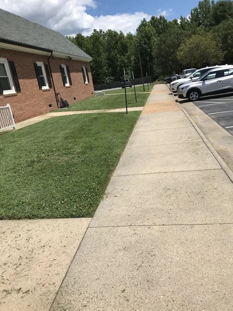 Professional yard maintenance in Henrico, VA - CR Landscaping