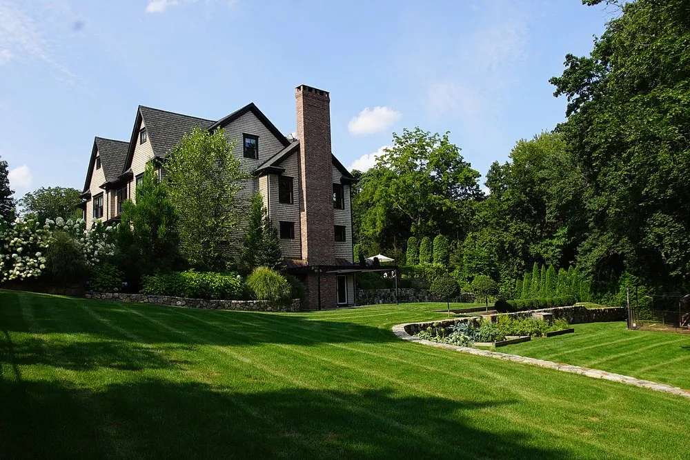 Expert landscaping services experts serving Norwalk, CT - C&R Landscaping Masonry