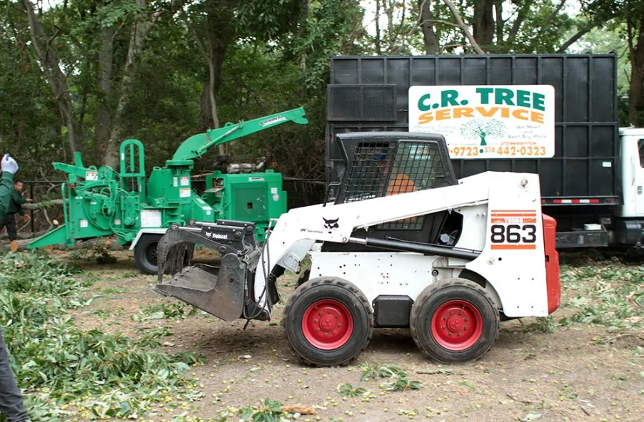 Custom garden landscaping in Roosevelt, NY by C.R Tree Service
