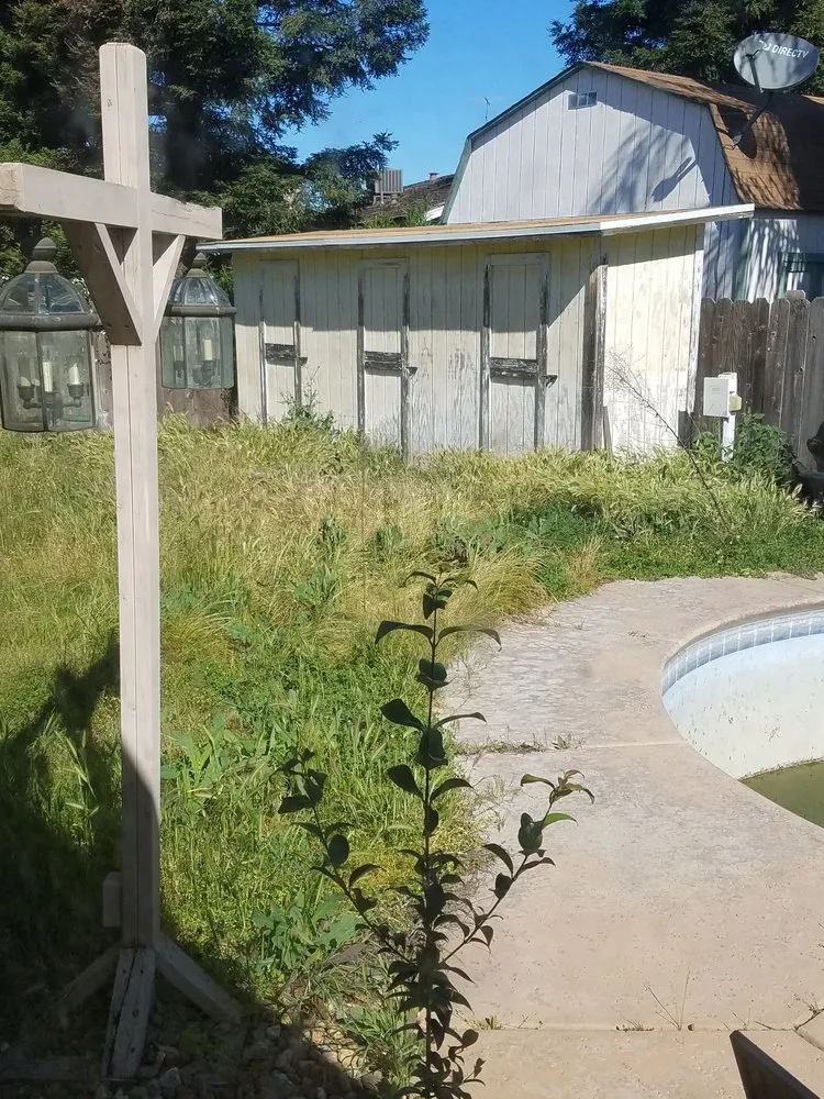 Top-rated residential landscaping in Manteca, CA - Crabbush landscaping and Hauling