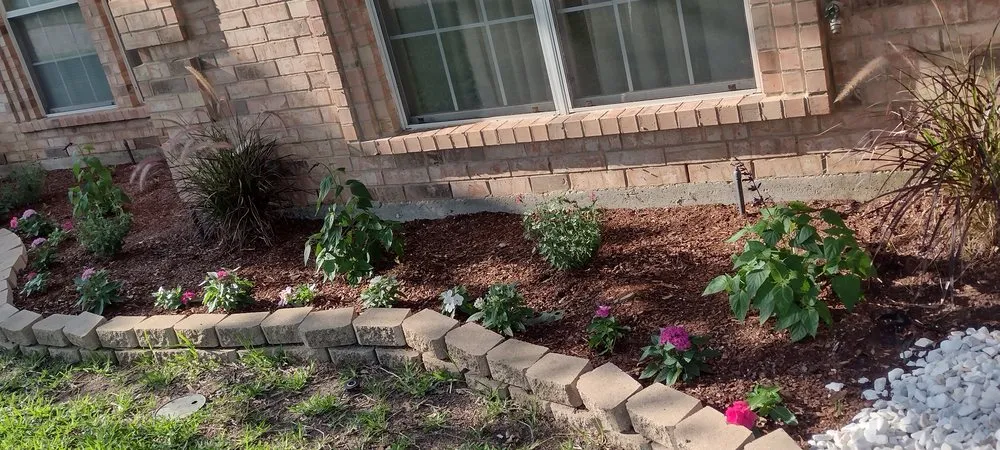 Custom lawn mowing service near you across Midlothian, TX - Crabtree's Custom Landscaping