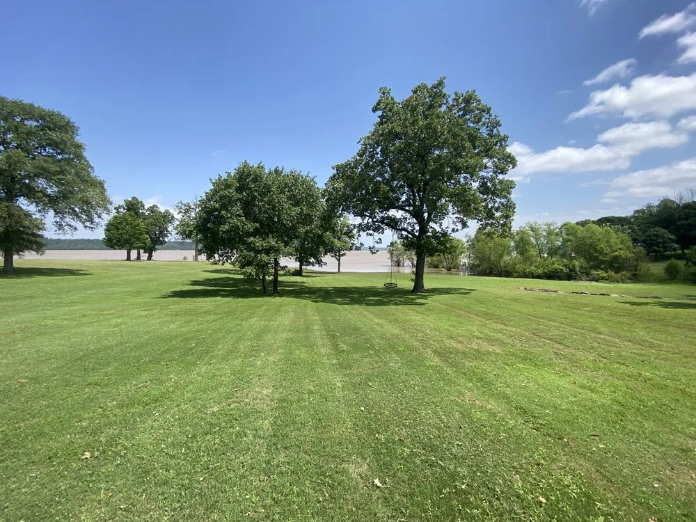 Trusted yard cleanup service for beautiful yards across Warner, OK - Crabtree’s Cutting Edge