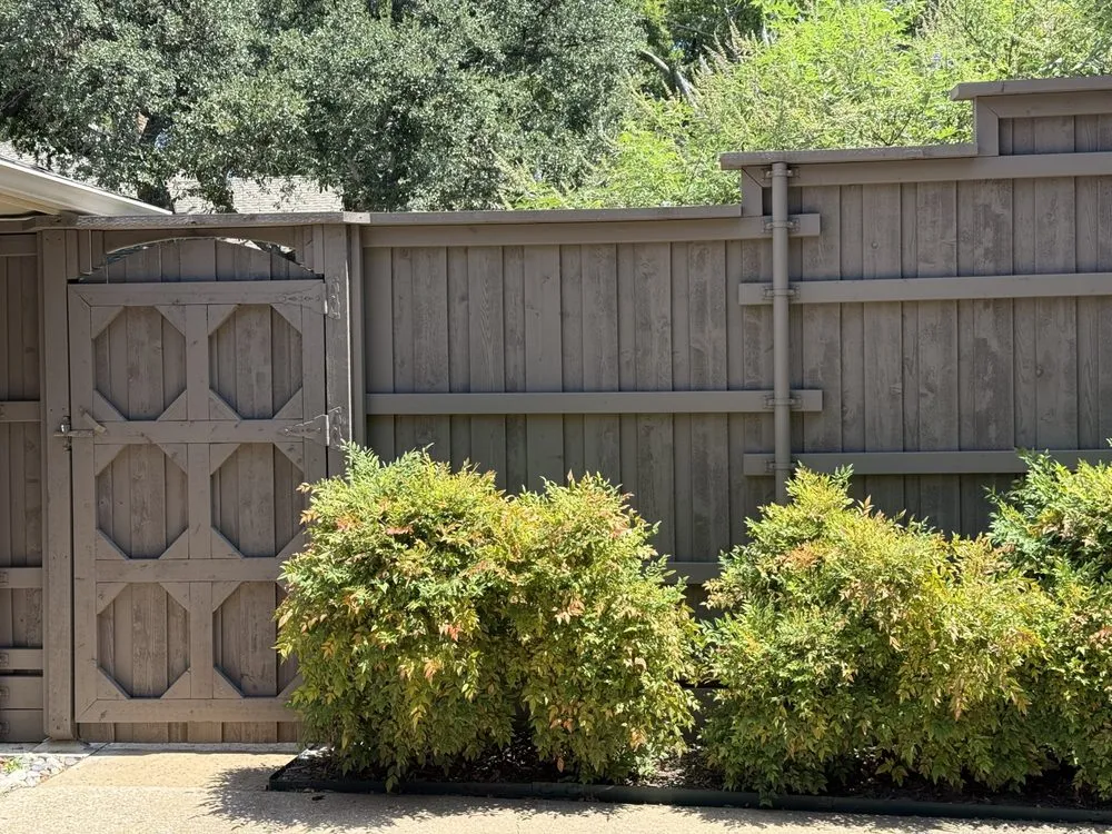 Affordable outdoor landscaping experts serving Dallas, TX - Craftsman Fence & Deck