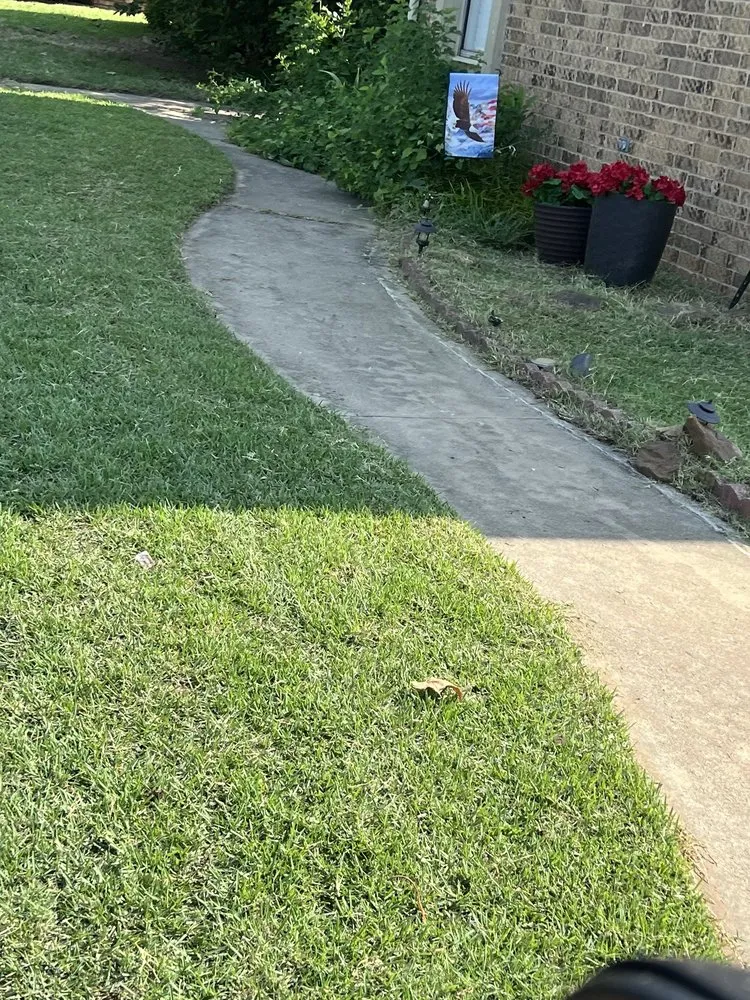 Professional landscaping services experts serving Noble, OK - Craftsman’s Cut Lawn Care